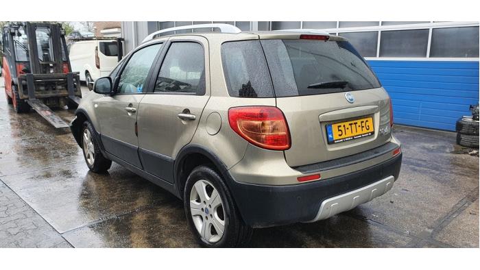 Fiat Sedici 1.6 16V Emotion 4x4 Sloopvoertuig (2007, Beige)