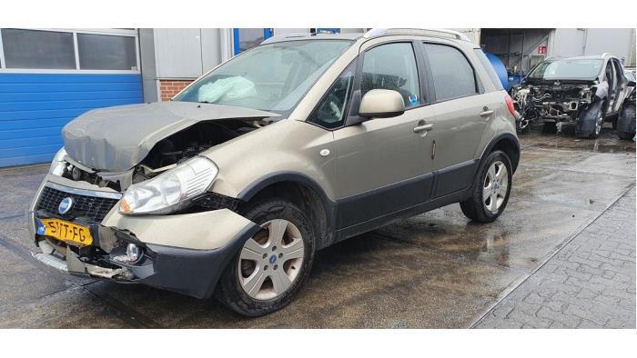 Fiat Sedici 1.6 16V Emotion 4x4 Sloopvoertuig (2007, Beige)