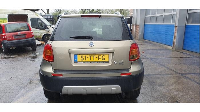 Fiat Sedici 1.6 16V Emotion 4x4 Sloopvoertuig (2007, Beige)