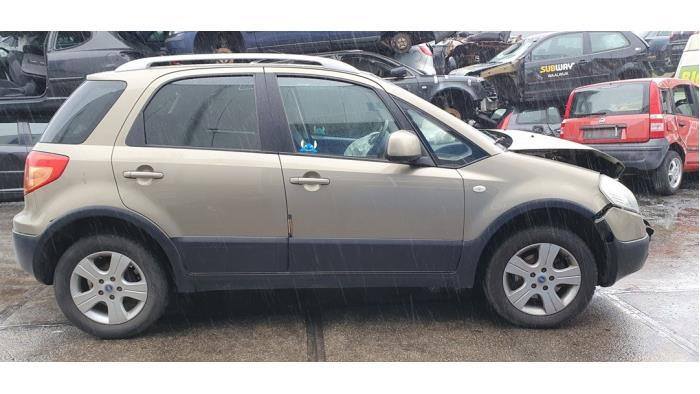 Fiat Sedici 1.6 16V Emotion 4x4 Sloopvoertuig (2007, Beige)