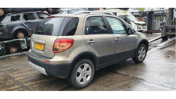 Fiat Sedici 1.6 16V Emotion 4x4 Sloopvoertuig (2007, Beige)