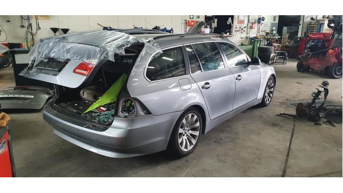 BMW 5 serie Touring 525d 24V Sloopvoertuig (2005, Metallic, Zilver)