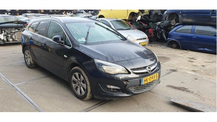 Opel Astra J Sports Tourer 1.4 Turbo 16V ecoFLEX 120 Sloopvoertuig (2015, Zwart)
