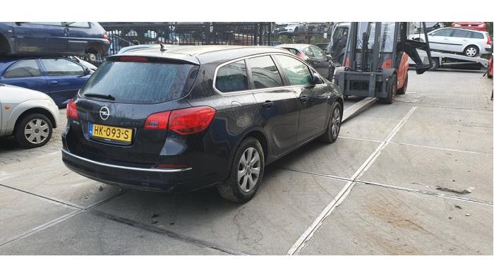 Opel Astra J Sports Tourer 1.4 Turbo 16V ecoFLEX 120 Sloopvoertuig (2015, Zwart)
