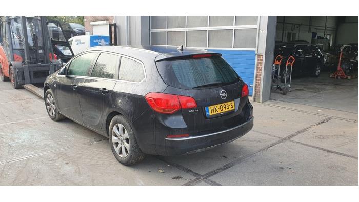 Opel Astra J Sports Tourer 1.4 Turbo 16V ecoFLEX 120 Sloopvoertuig (2015, Zwart)