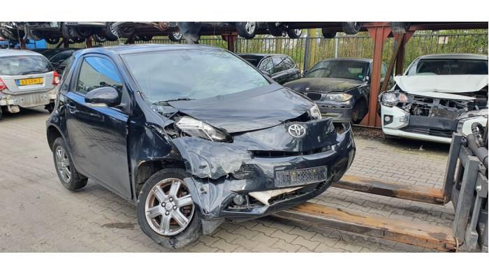 Toyota iQ 1.0 12V VVT-i Sloopvoertuig (2010, Metallic, Zwart)