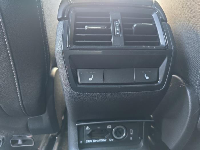 Skoda Karoq 1.5 TSI 16V Sloopvoertuig (2022, Wit)