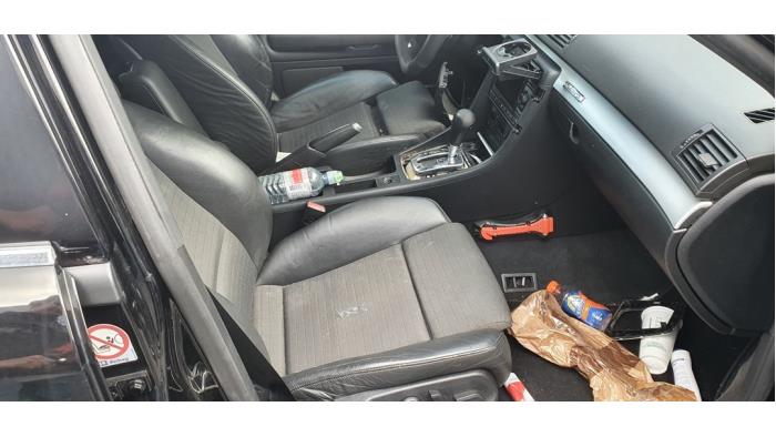 Audi S4 Avant S4 4.2 V8 40V Sloopvoertuig (2005, Metallic, Zwart)