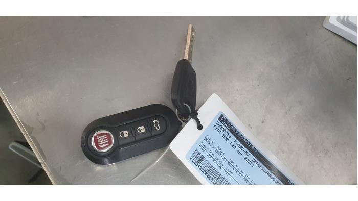 Fiat 500 1.0 Hybrid Sloopvoertuig (2022, Rood)