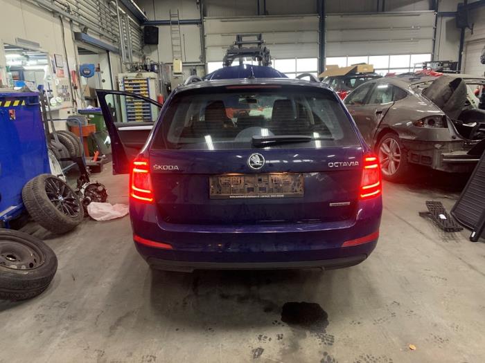 Skoda Octavia Combi 1.6 TDI Greenline 16V Sloopvoertuig (2014, Metallic, Blauw)