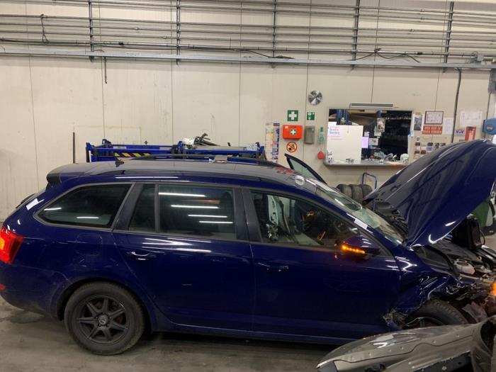 Skoda Octavia Combi 1.6 TDI Greenline 16V Sloopvoertuig (2014, Metallic, Blauw)