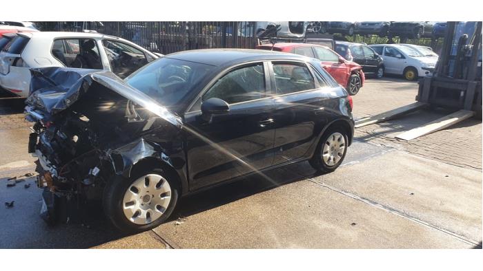 Audi A1 1.0 TFSI 12V Sloopvoertuig (2016, Metallic, Zwart)