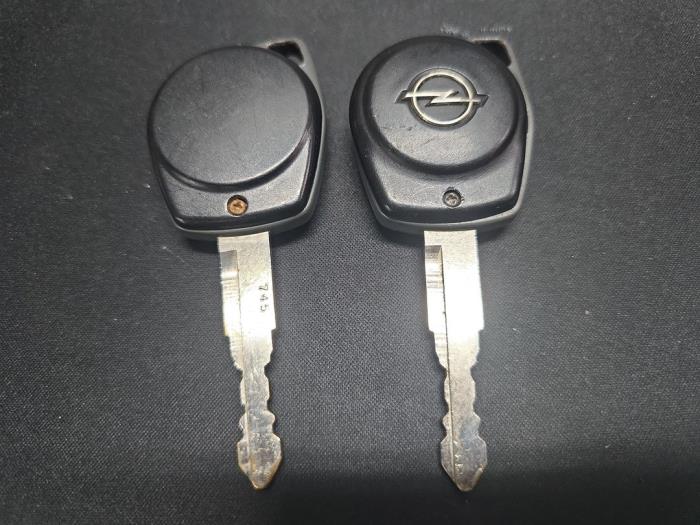 Opel Agila 1.0 12V Sloopvoertuig (2012, Rood)