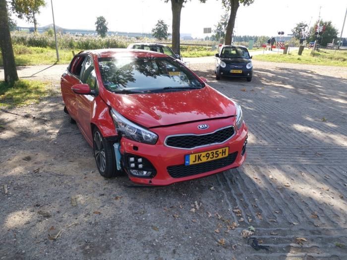 Kia Cee'd 1.0i T-GDi 12V 120 Sloopvoertuig (2016, Rood)