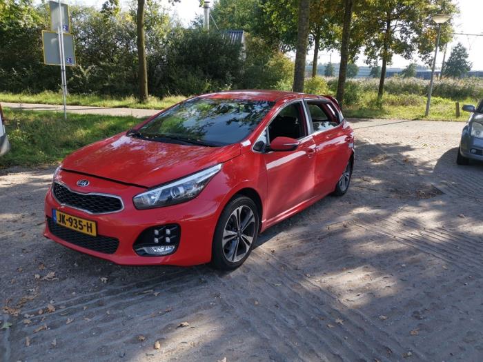Kia Cee'd 1.0i T-GDi 12V 120 Sloopvoertuig (2016, Rood)