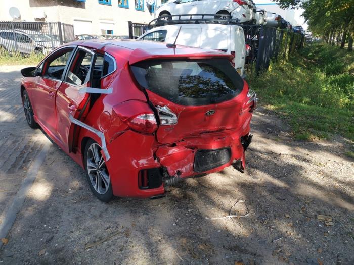 Kia Cee'd 1.0i T-GDi 12V 120 Sloopvoertuig (2016, Rood)