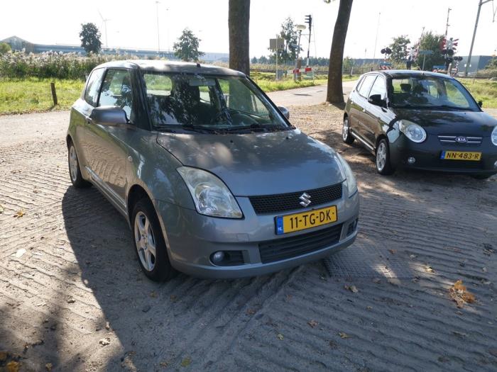 Suzuki Swift 1.3 VVT 16V Sloopvoertuig (2006, Metallic, Zilvergrijs)