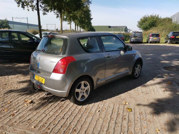 Suzuki Swift 1.3 VVT 16V Sloopvoertuig (2006, Metallic, Zilvergrijs)