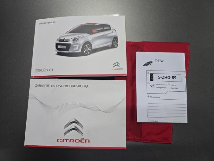 Citroen C1 1.2 PureTech 82 12V Sloopvoertuig (2015, Metallic, Zilvergrijs)