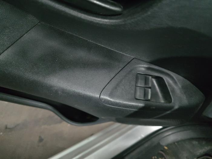 Citroen C1 1.2 PureTech 82 12V Sloopvoertuig (2015, Metallic, Zilvergrijs)