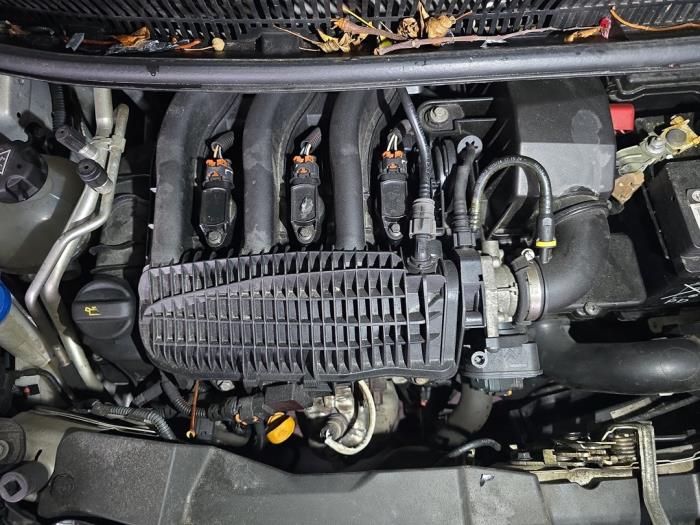 Citroen C1 1.2 PureTech 82 12V Sloopvoertuig (2015, Metallic, Zilvergrijs)