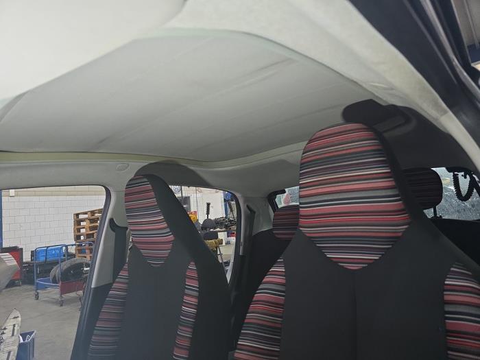 Citroen C1 1.2 PureTech 82 12V Sloopvoertuig (2015, Metallic, Zilvergrijs)