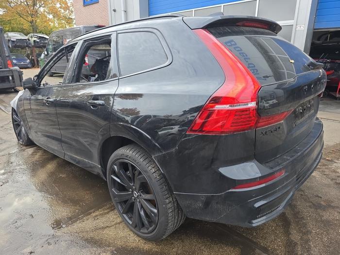 Volvo XC60 II 2.0 T6 16V Recharge, Twin Engine AWD Sloopvoertuig (2024, Metallic, Zwart)