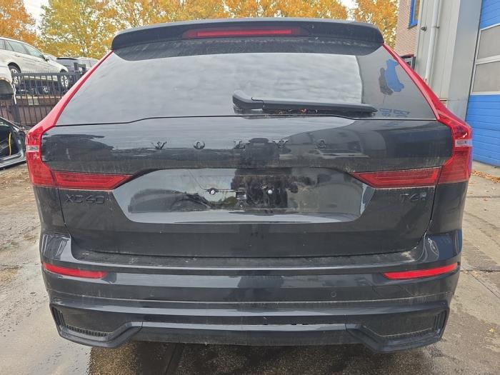 Volvo XC60 II 2.0 T6 16V Recharge, Twin Engine AWD Sloopvoertuig (2024, Metallic, Zwart)