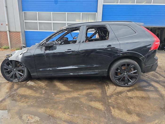 Volvo XC60 II 2.0 T6 16V Recharge, Twin Engine AWD Sloopvoertuig (2024, Metallic, Zwart)