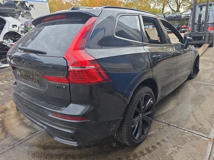 Volvo XC60 II 2.0 T6 16V Recharge, Twin Engine AWD Sloopvoertuig (2024, Metallic, Zwart)