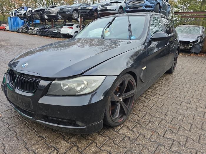 BMW 3 serie 320i 16V Sloopvoertuig (2008, Zwart)