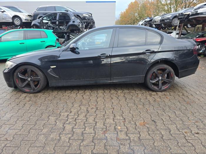 BMW 3 serie 320i 16V Sloopvoertuig (2008, Zwart)