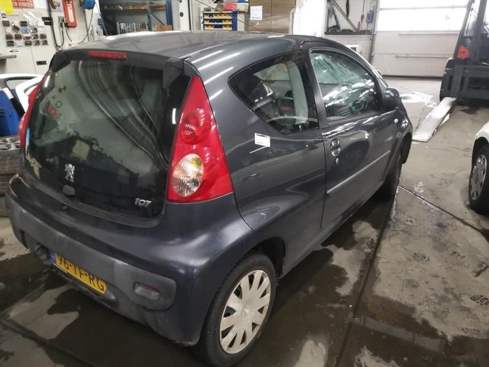 Peugeot 107 1.0 12V Sloopvoertuig (2006, Metallic, Muisgrijs)