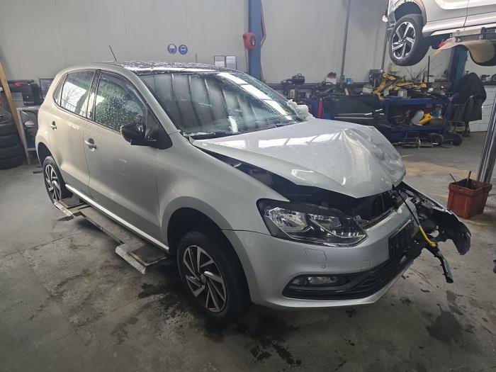 Volkswagen Polo V 1.2 TSI 16V BlueMotion Technology Sloopvoertuig (2017, Metallic, Zilvergrijs)