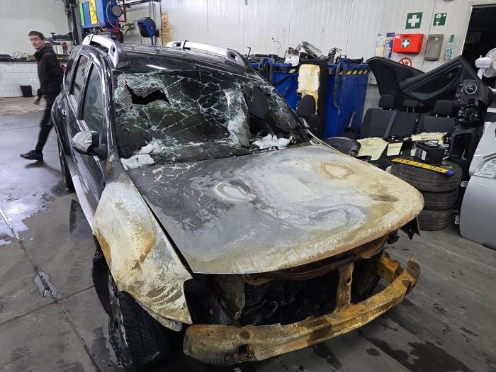 Dacia Duster 1.2 TCE 16V Sloopvoertuig (2015, Metallic, Zwart)