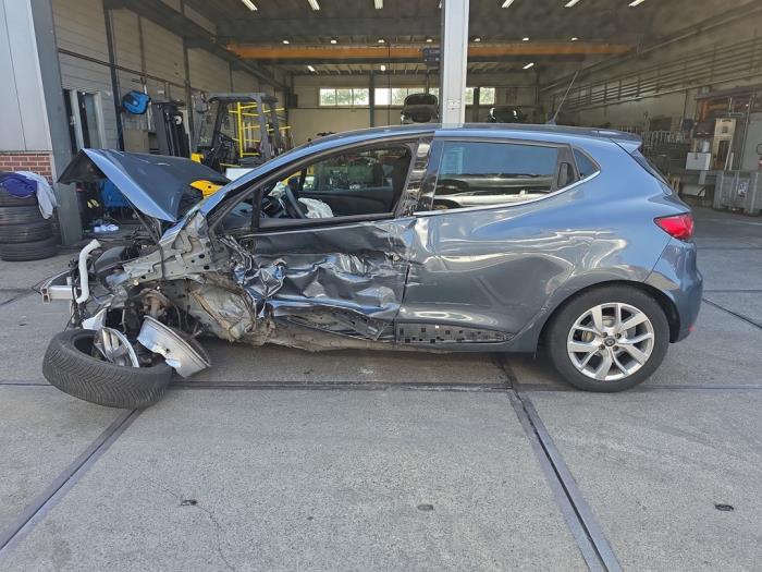 Renault Clio IV 0.9 Energy TCE 90 12V Sloopvoertuig (2018, Metallic, Muisgrijs)