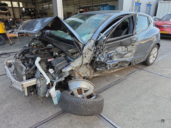 Renault Clio IV 0.9 Energy TCE 90 12V Sloopvoertuig (2018, Metallic, Muisgrijs)