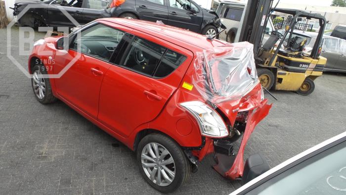 Suzuki Swift Sloopvoertuig (2016, Rood)