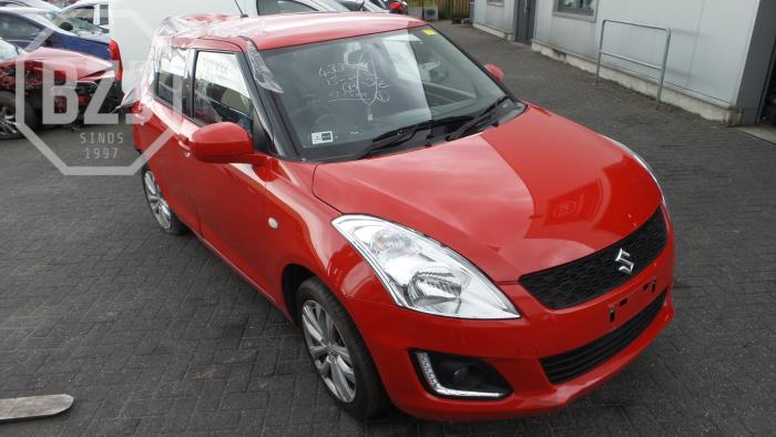 Suzuki Swift Sloopvoertuig (2016, Rood)