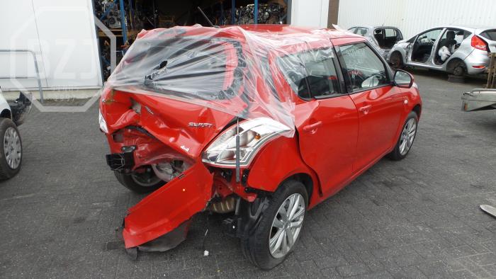 Suzuki Swift Sloopvoertuig (2016, Rood)