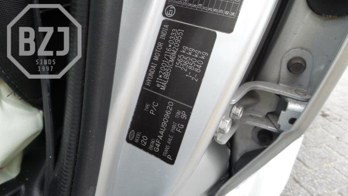 Hyundai i20 1.4i 16V Sloopvoertuig (2010, Zilver)