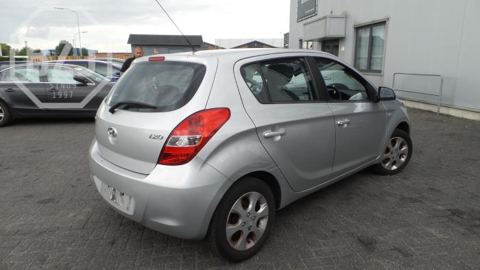 Hyundai i20 1.4i 16V Sloopvoertuig (2010, Zilver)