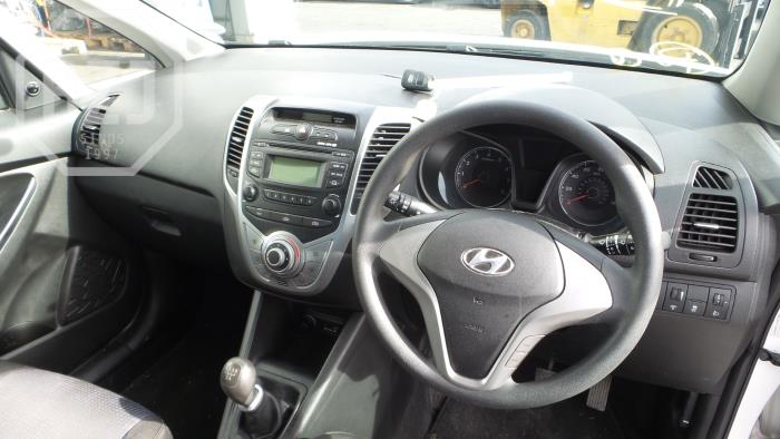Hyundai IX20 Sloopvoertuig (2013, Wit)