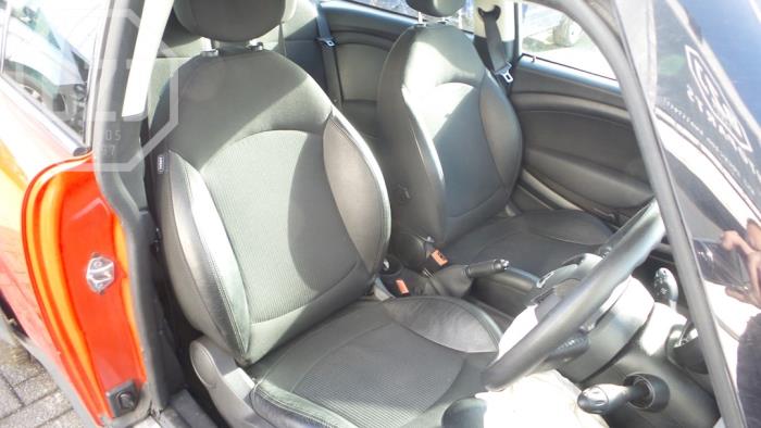 Mini Clubman 1.6 16V Cooper Sloopvoertuig (2013, Rood)