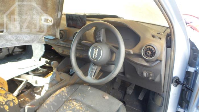 Audi Q2 1.4 TFSI 16V 150 Sloopvoertuig (2018, Zilver)