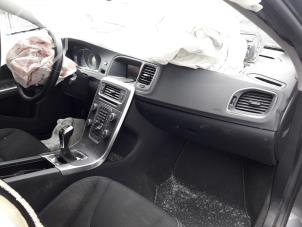 Volvo V60 I 2.0 D2 16V Sloopvoertuig (2017, Metallic, Grijs)