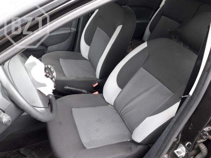 Dacia Sandero II 1.2 16V Sloopvoertuig (2016, Zwart)