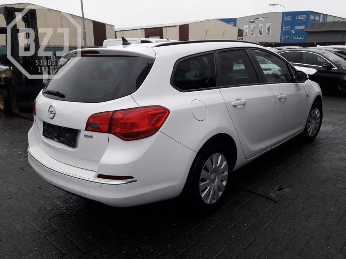Opel Astra J Sports Tourer 1.6 CDTI 16V Sloopvoertuig (2015, Wit)