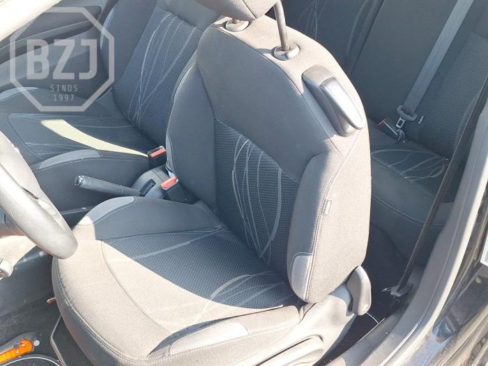 Peugeot 208 I 1.2 Vti 12V PureTech 82 Sloopvoertuig (2013, Metallic, Zwart)