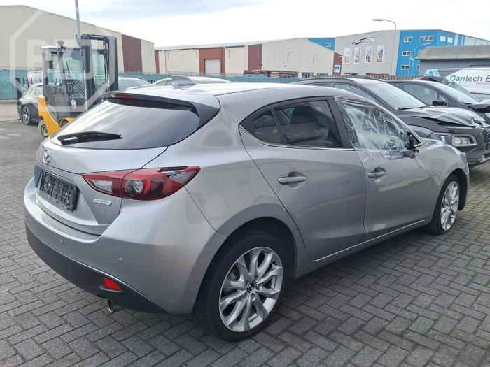 Mazda 3 2.0 SkyActiv-G 120 16V Sloopvoertuig (2015, Metallic, Zilvergrijs)